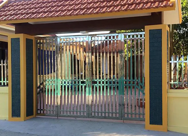 Mẫu cổng inox 4 cánh đẹp hiện đại