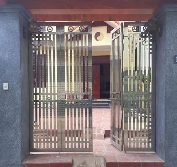 Mẫu cổng inox 4 cánh hộp vuông
