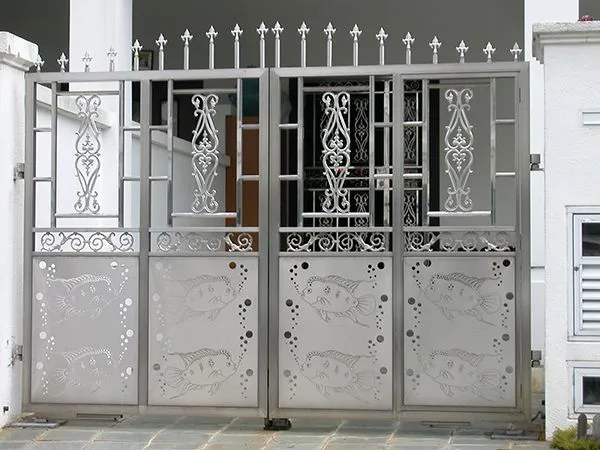 Mẫu cổng inox 4 cánh nổi bật với thiết kế độc đáo