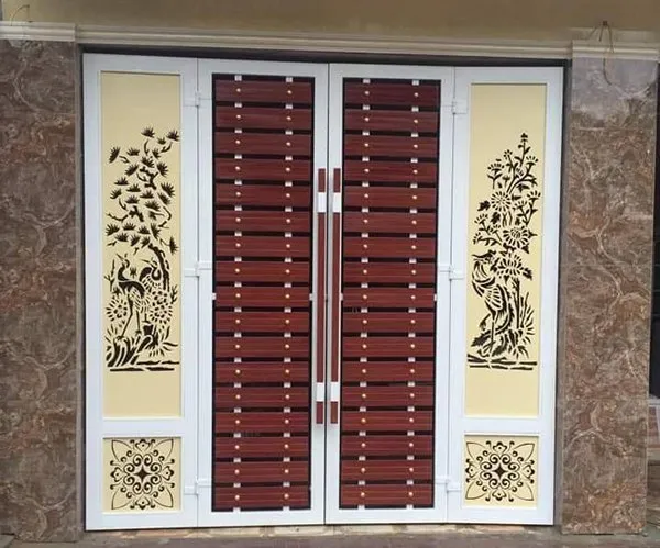 Mẫu cổng sắt 4 cánh màu trắng với họa tiết hình học trang nhã