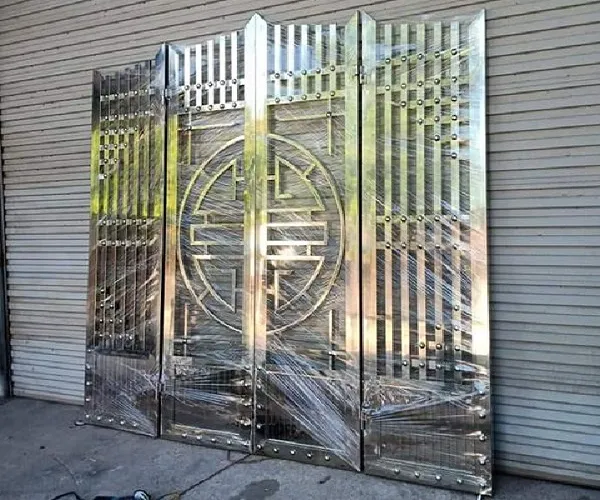 mẫu cửa cổng inox 4 cánh đẹp