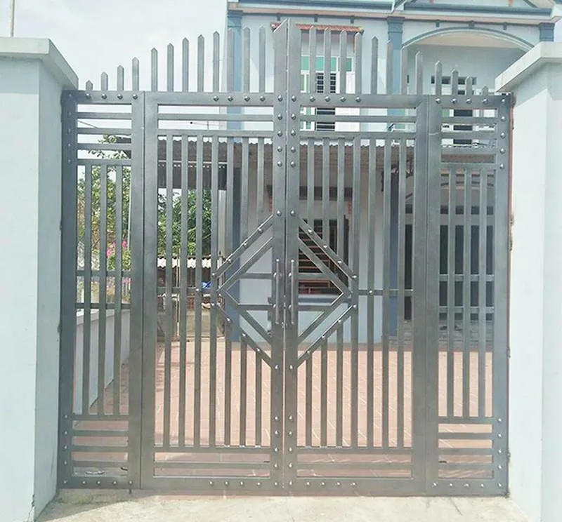 Mẫu cổng sắt 4 cánh cho không gian rộng