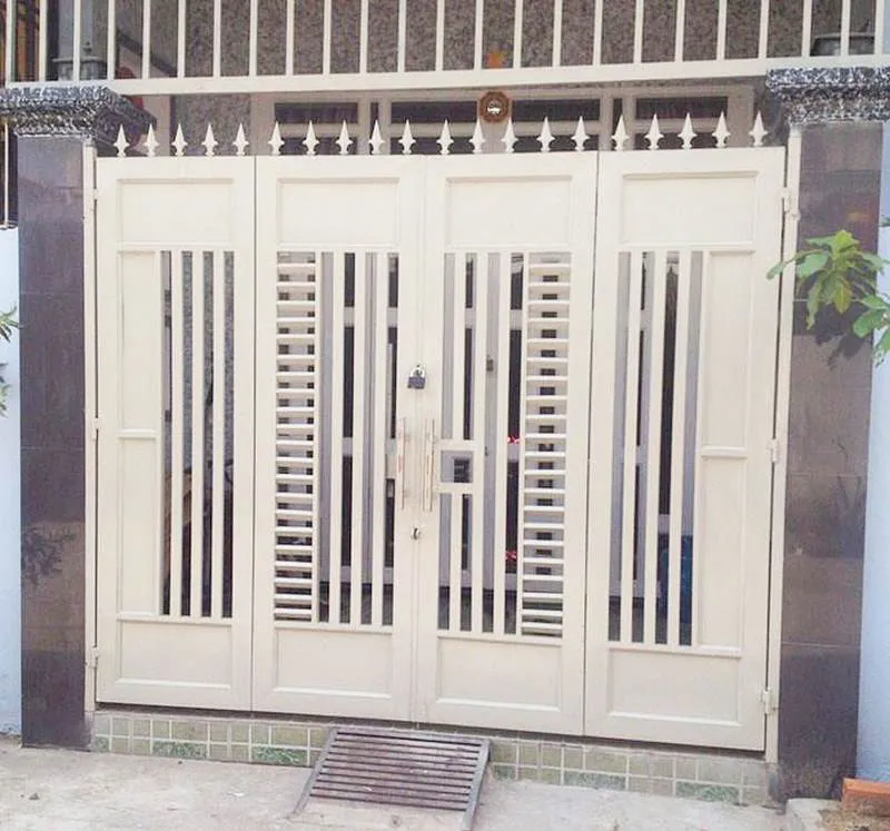 Mẫu cổng sắt 4 cánh kín đáo và an toàn
