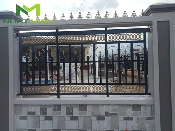 Mẫu hàng rào sắt mỹ thuật uốn hoa văn