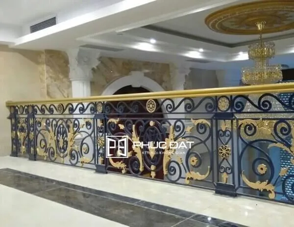 Lan can sắt mỹ thuật uốn hoa văn trang trí cho ban công