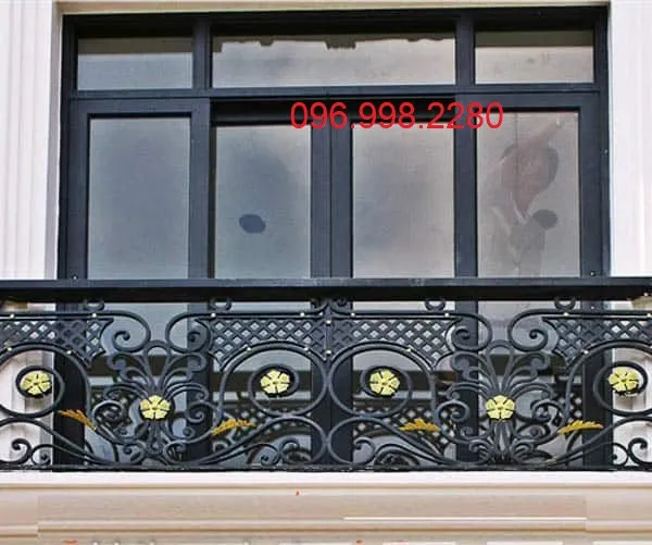 Mẫu lan can, ban công sắt nghệ thuật số 15 với hoa văn đặc sắc