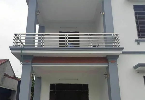 Ban công nhà phố với lan can inox 304