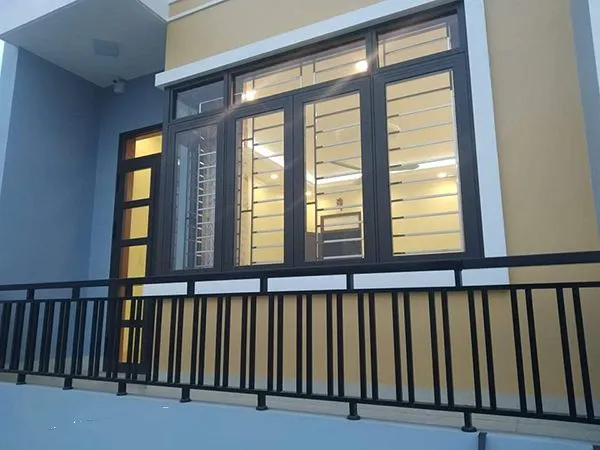 Mẫu lan can sắt hộp với thiết kế hiện đại và tối giản