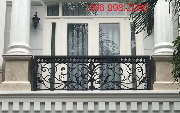 Mẫu lan can ban công sắt mỹ thuật với giá thành hợp lý
