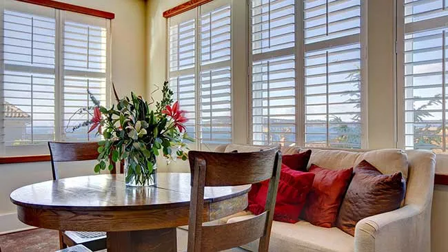 Màn cửa sổ Triple Shades với thanh vải