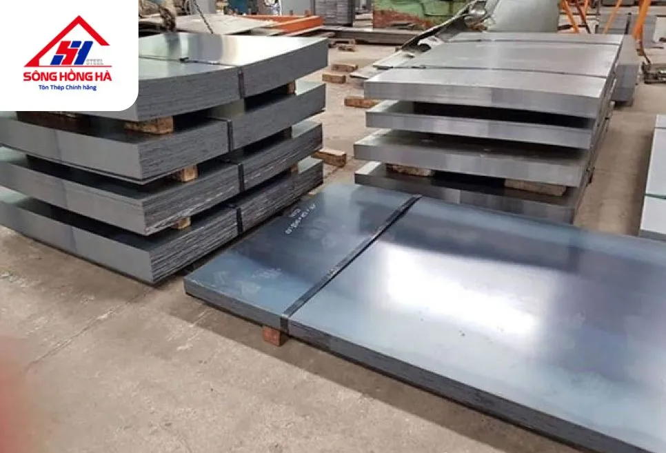 Minh họa ứng dụng hoặc bề mặt chống ăn mòn của tôn phẳng, thể hiện ưu điểm của vật liệu.