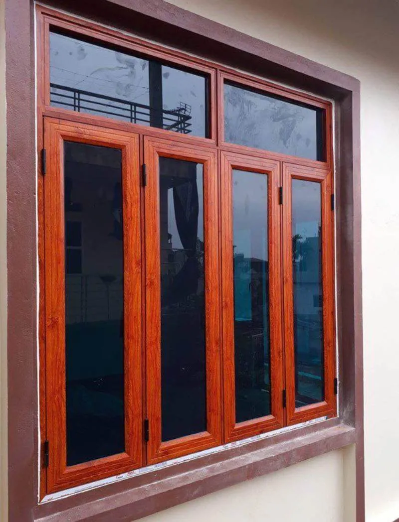Mẫu cửa gỗ màu đỏ nâu nhạt sang trọng
