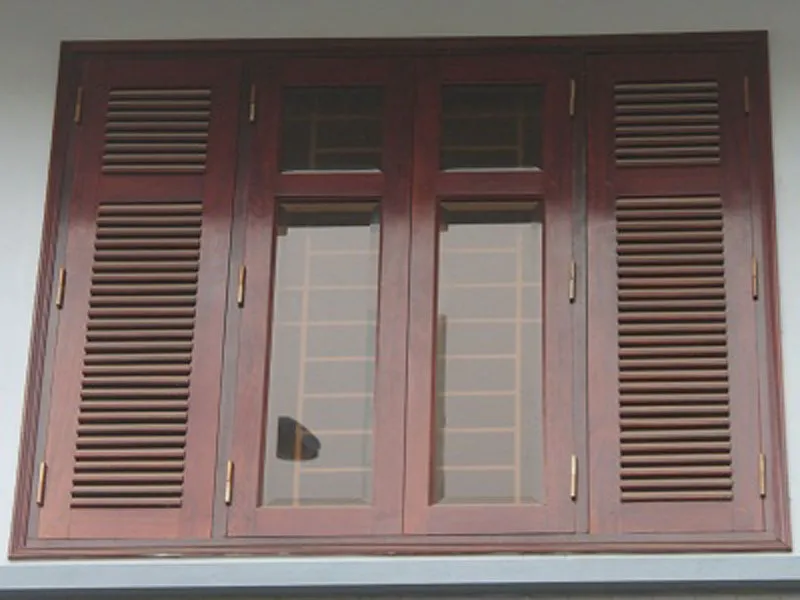 Cửa sổ 4 cánh thiết kế nan gỗ song song