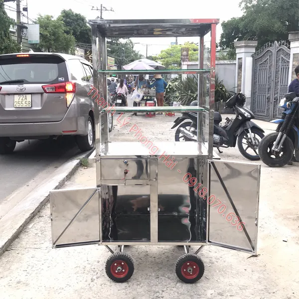 Một mẫu xe đẩy bán hàng rong cũ bằng inox