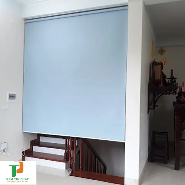 alt text describing an image of roller blinds used for insulation