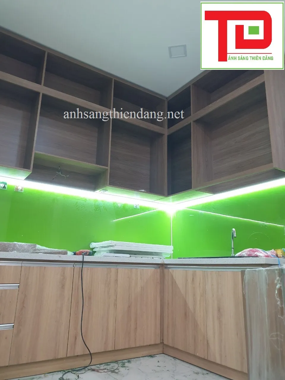 Ứng dụng led thanh nhôm trong tủ bếp