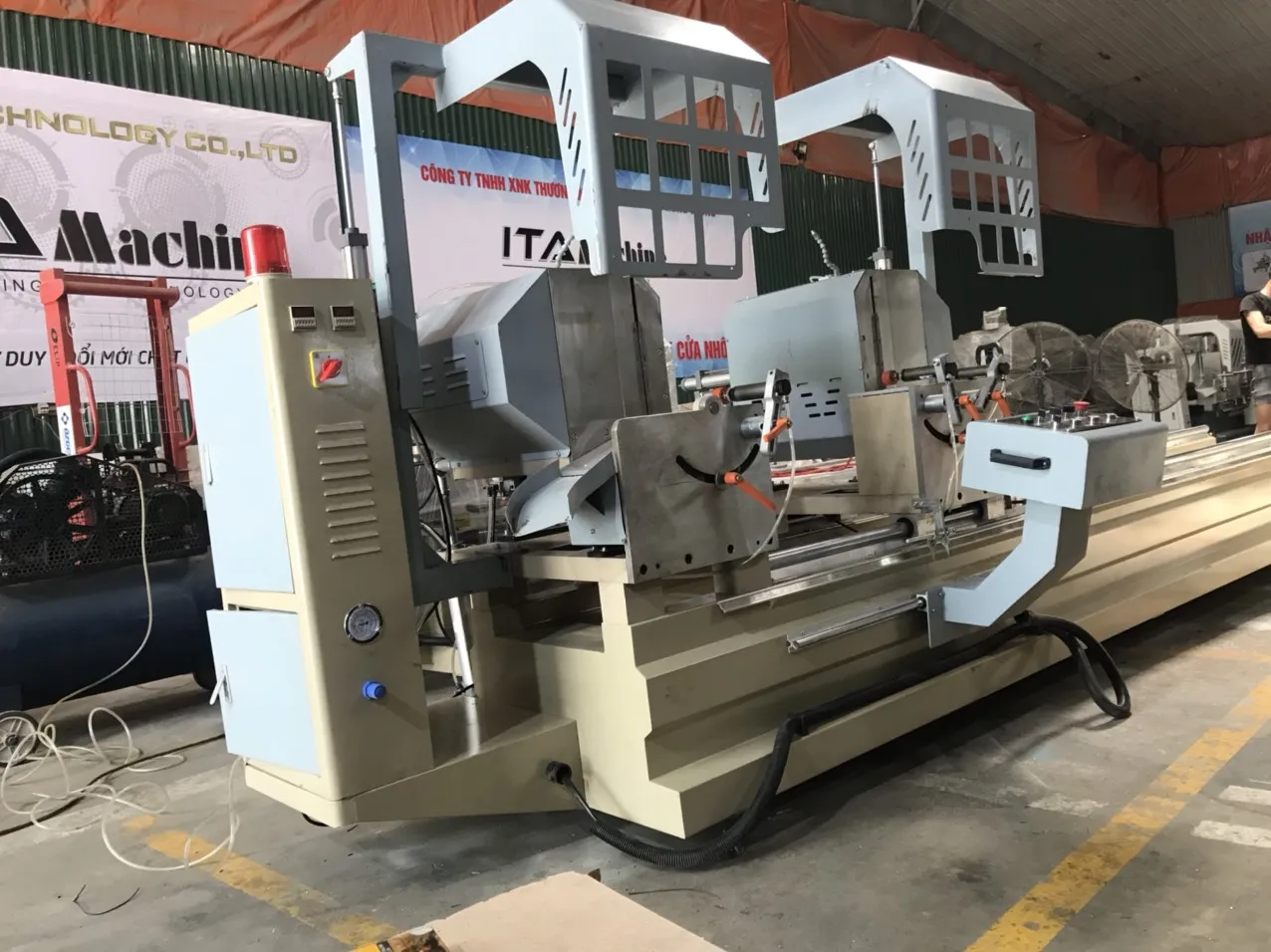 Máy cắt nhôm 2 đầu 09S - Chi tiết khung máy 2
