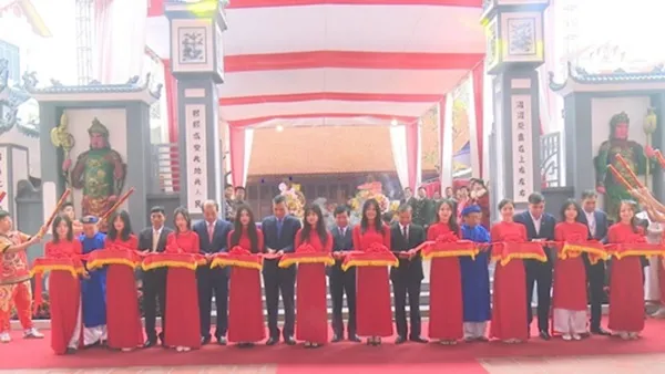Alt text: Lễ cắt băng khánh thành Đình Kim Hoàng