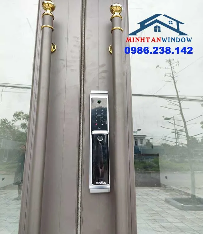 Trải nghiệm trực tiếp cửa nhôm thủy lực tại showroom