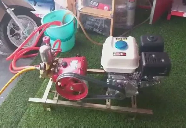 Bộ máy phun thuốc 2 HP trưng bày tại cửa hàng Oshima Khai Phát